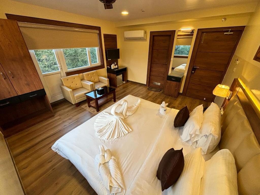 Hotel Golden Orbit Āsansol エクステリア 写真